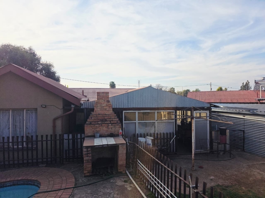 4 Bedroom Property for Sale in Oos Einde North West